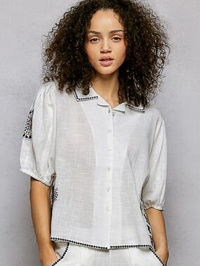 💗Hello Gorgeous! POL Button Down Embroidered Floral Short Sleeve Shirt - Ivory